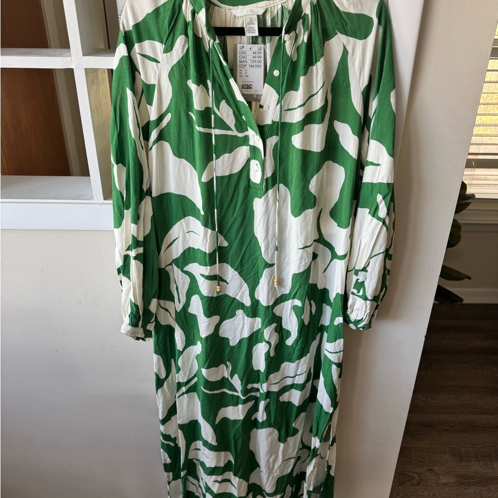 H&M Green and White Patterned Long Sleeve Dress